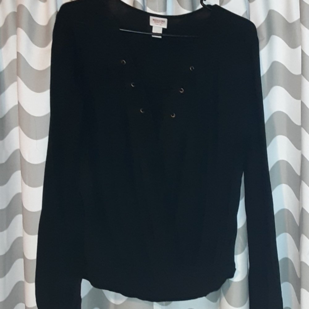 NWT low cut blouse